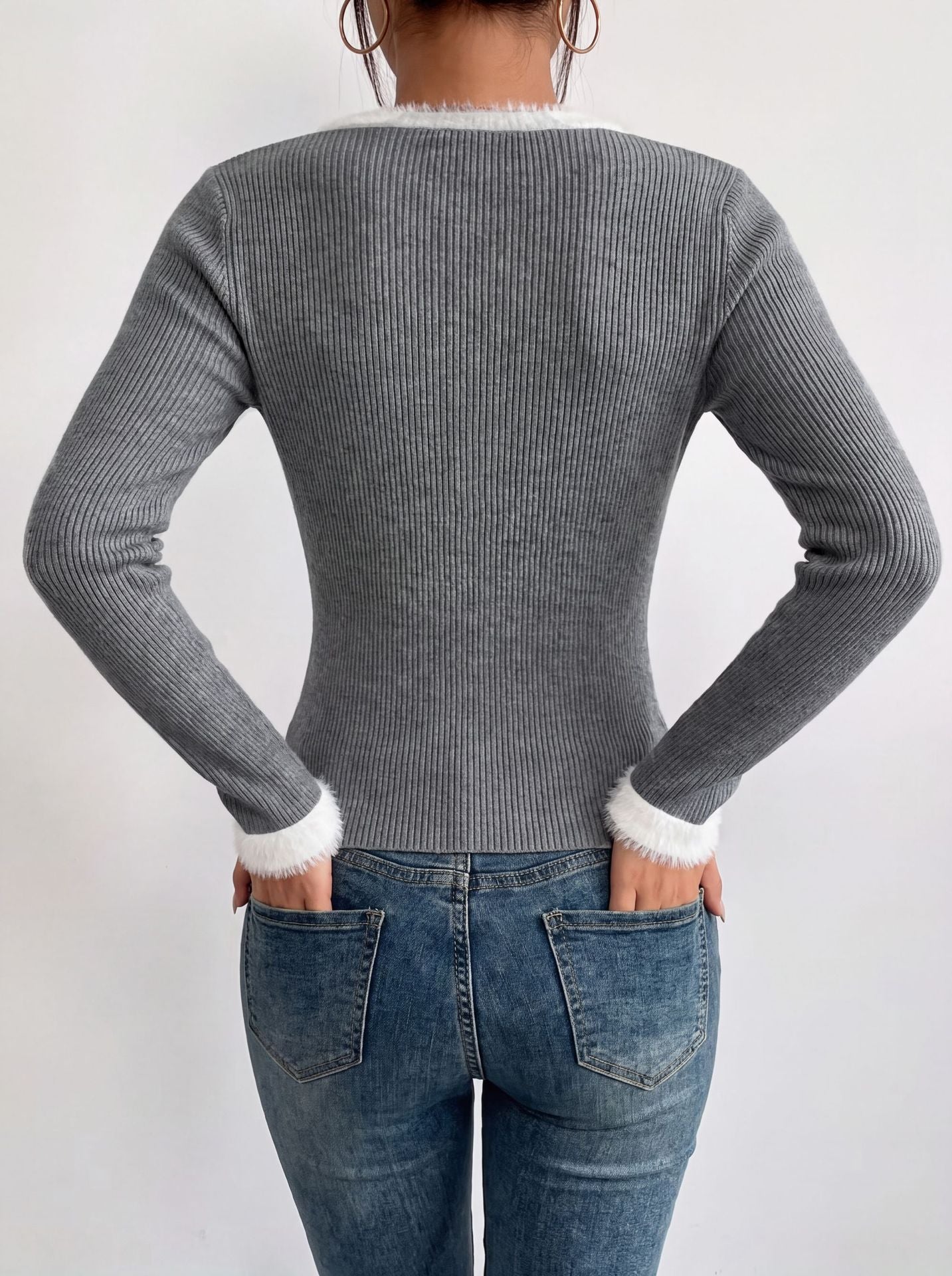 Fall and Winter New Gray Ribbed Knit Sweater for Women, Long Sleeve, Slim Fit, Slimming Knit Top, White Frayed Edge Round Neck Basic Shirt